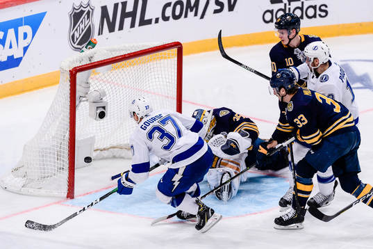 Yanni Gourde of Tampa Bay Lightning scores the 3-1 goal