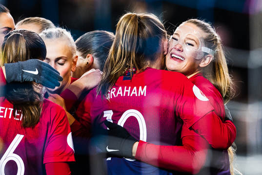 Lisa-Marie Karlseng Utland celebrates with Caroline Graham