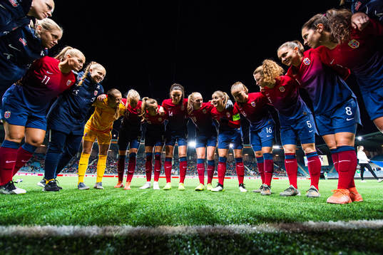 Elise Thorsnes, Lisa-Marie Karlseng Utland, goalkeeper