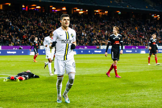 s Tarik Elyounoussi jublar