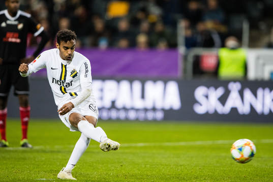s Bilal Hussein skjuter 0-6 på straff för AIK