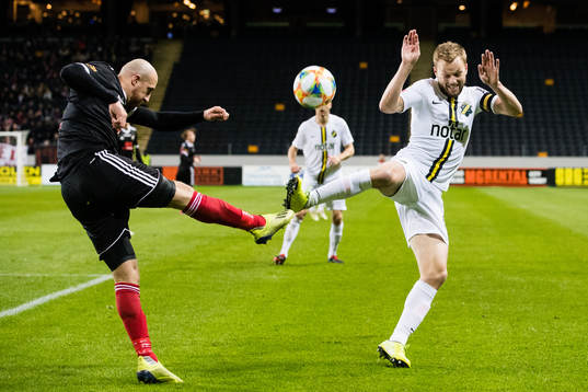 s Sebastian Larsson