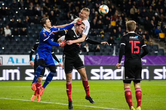 Enskedes målvakt Marvin Myhrberg och Simon Stigenberg