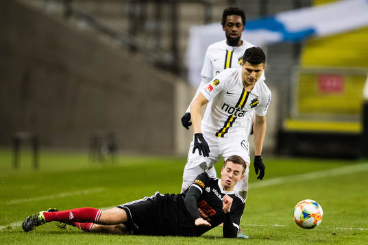 s Tarik Elyounoussi