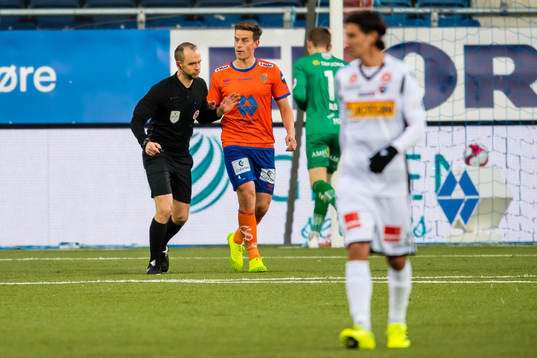 Christian Moen, referee, and Jonas Grønner of Aalesund