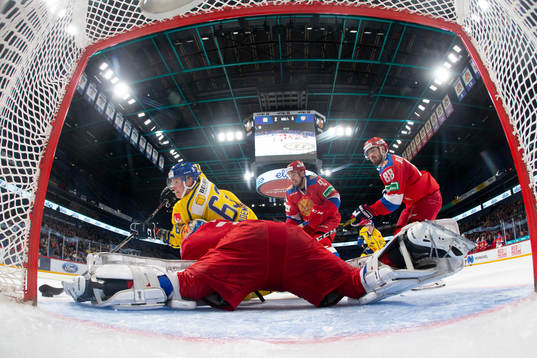 Fredrik Händemark #63, SWE score 3-4, Igor Bobkov #30,