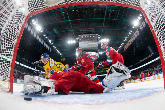 Fredrik Händemark #63, SWE score 3-4, Igor Bobkov #30,