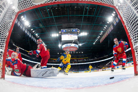 Fredrik Händemark #63, SWE score 3-4, Igor Bobkov #30,