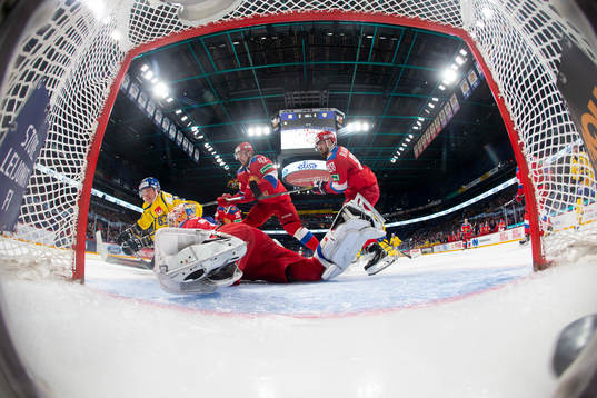 Fredrik Händemark #63, SWE score 3-4, Igor Bobkov #30,