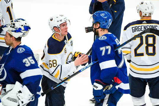 Bläddra bland fler bilder av Ice Hockey, NHL, Buffalo Sabres - Tampa Bay Lightning 