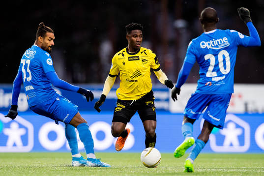Marco Tajbajumi of Notodden and Isaac Twum of Start