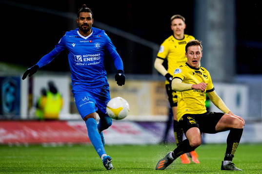 Marco Tajbajumi of Notodden and Adnan Hadzic of Start