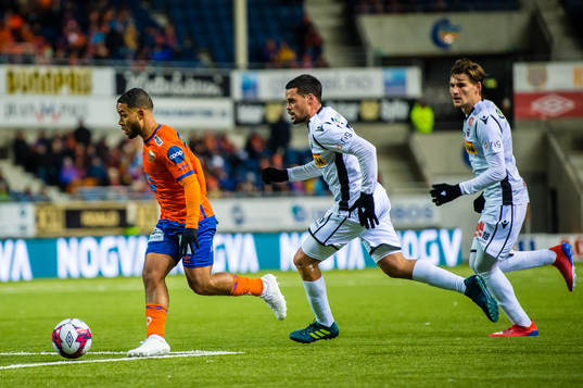 Jernade Ronnel Meade of Aalesund and Marcos Vales Gonzalez