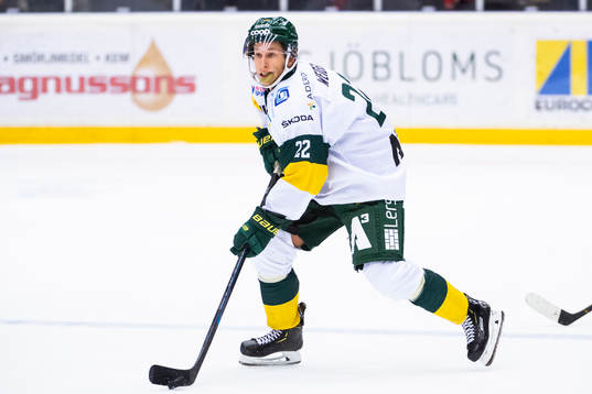 Björklövens Fredric Weigel med pucken
