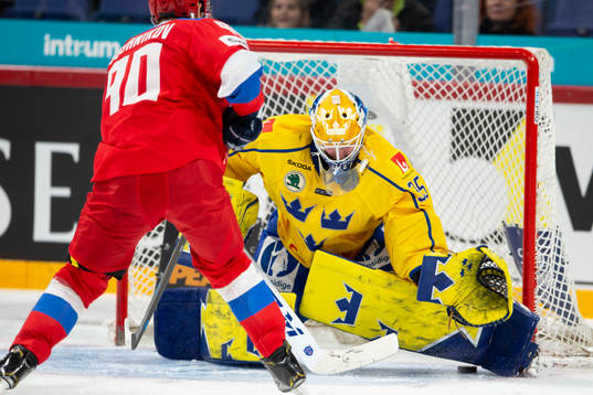 Nikita Soshnikov #90, RUS, Magnus Hellberg #35, SWE