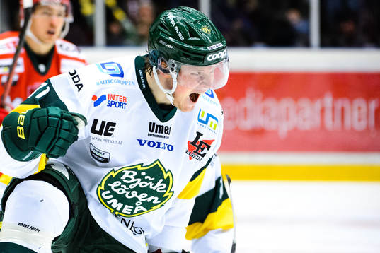 Björklövens Oskar Stål-Lyrenäs jublar