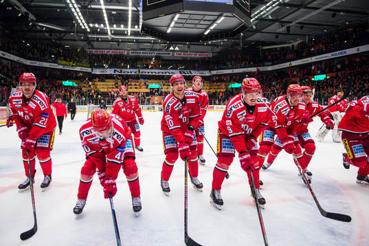 Modos spelare jublar