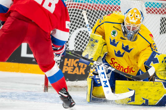 Anton Slepyshev #58, RUS, Magnus Hellberg #35, SWE