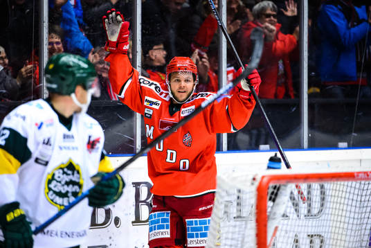Modos Tommy Enström jublar