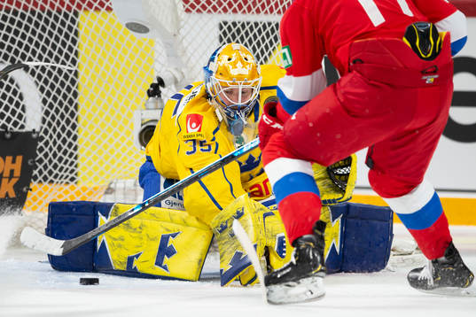 Magnus Hellberg #35, SWE, Konstantin Okulov #77, RUS