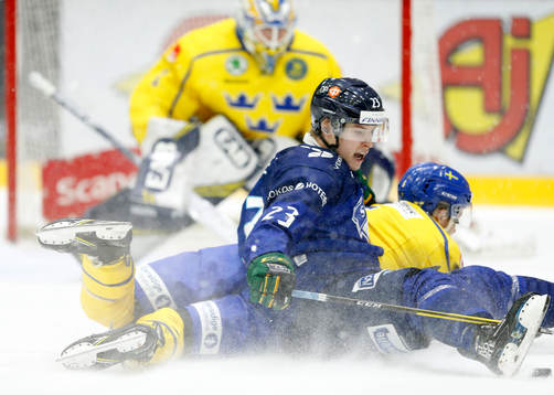 Bläddra bland fler bilder av Ishockey, U20, Träningsmatch, Finland - Sverige