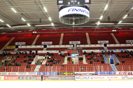 Scouts is waching the game