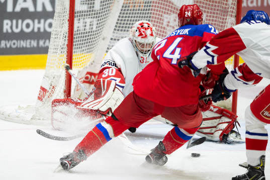 Arsenii Gritsyuk #24, RUS score 5-2, Nick Malik #30, CZE