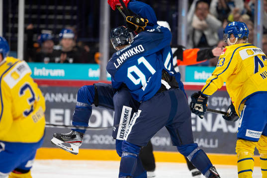 Mikko Lehtonen #4, FIN and Juho Lammikko #91, FIN 1-0
