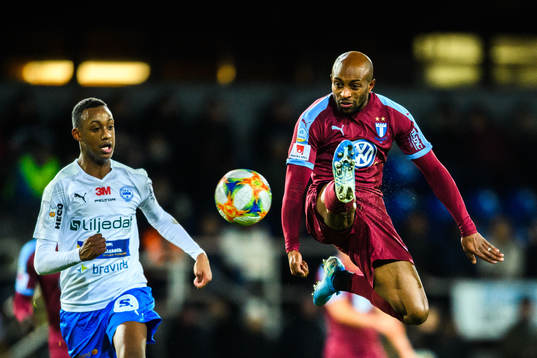 Värnamos Isse Ismail och Malmö FFs Fouad Bachirou