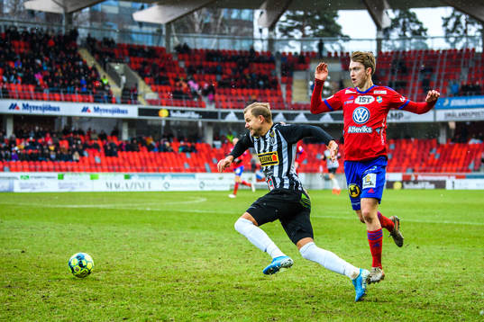 Landskronas Jonathan Asp och Östers Christian Ljungberg