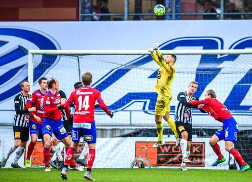 Landskronas målvakt Amr Kaddoura med en räddning