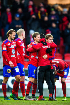 Östers spelare jublar