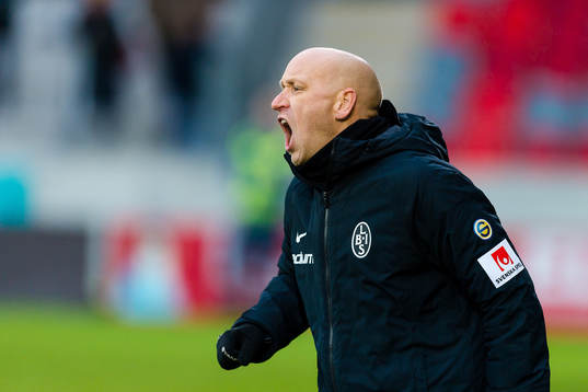 Landskronas tränare Billy Magnusson skriker