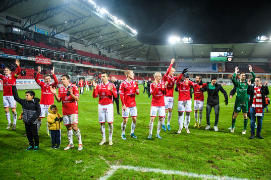 Kalmars spelare jublar