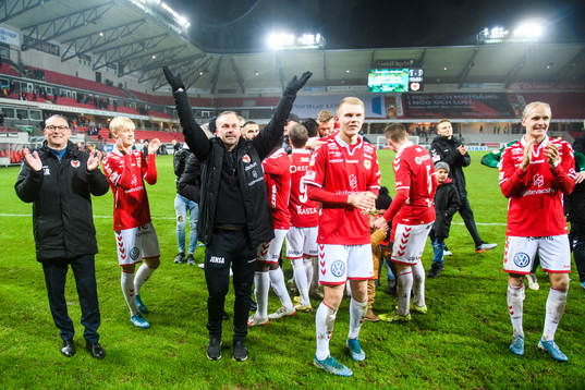 Kalmars spelare jublar
