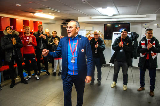 Kalmars Mattias Rosenlund,Klubbchef, jublar i