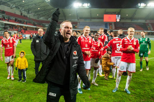 Kalmars tränare Jens Nilsson jublar