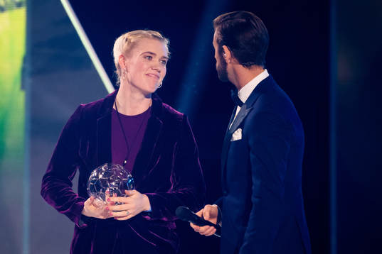Hedvig Lindahl tilldelats priset Årets Målvakt