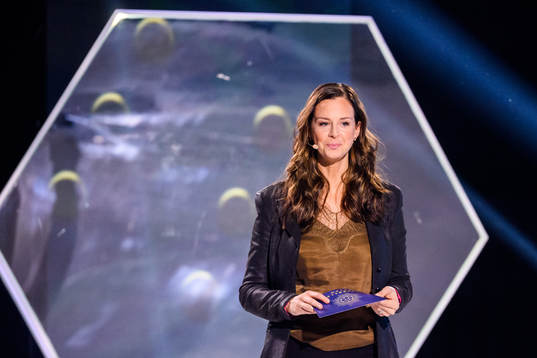 Lotta Schelin prisutdelare Årets Forward
