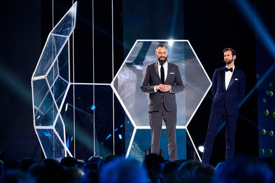 Olof Lundh prisutdelare av Fotbollskanalens Hederspris