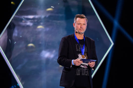 Peter Gerhardsson prisutdelare till Årets back