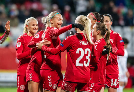 [DK=20191112: Stine Larsen, Danmark og Sofie Svava,