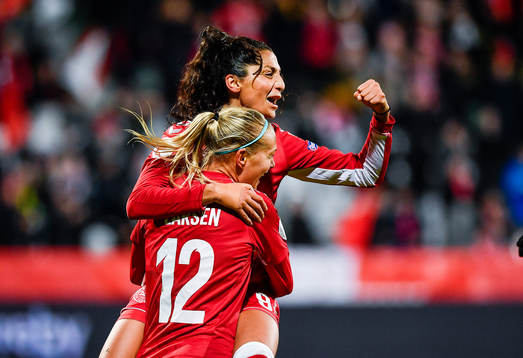 [DK=20191112: Stine Larsen, Danmark og Nadia Nadim,