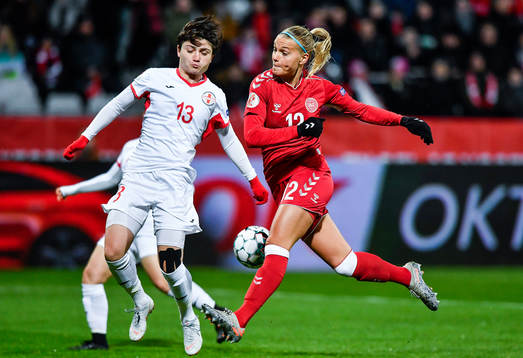 [DK=20191112: Stine Larsen, Danmark] [UK=20191112: Stine