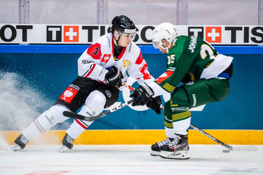 Jacob Moverare of Frölunda and Martin Johansson of