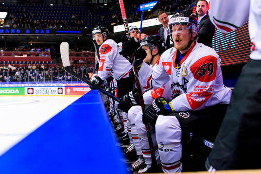 Simon Hjalmarsson of Frölunda looks dejected