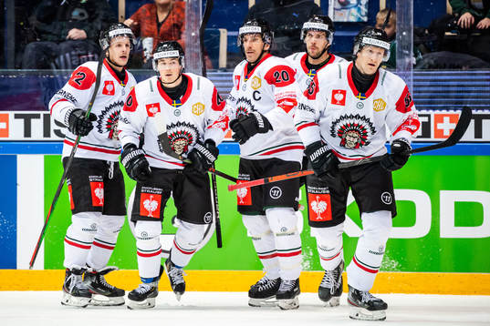Joel Mustonen of Frölunda celebrate with teammates