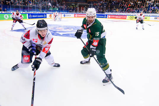 Jacob Moverare of Frölunda and Martin Johansson of