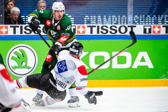 Sebastian Erixon of Färjestad and Ryan Lasch of Frölunda