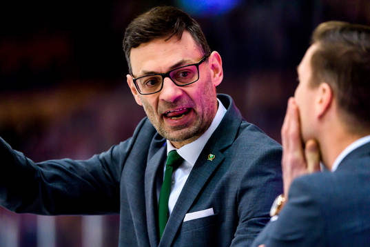 assisting coach Peter Popovic of Färjestad